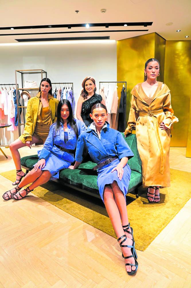 Alou Koa with models Julia Nunes, Amanda Zamora, Isabela Galeria, Erika Kristensen