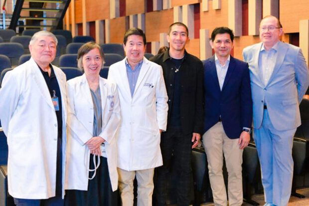 Radiation oncologist Dr. Enrico Tangco, Augusto P. Sarmiento Cancer Institute director Dr. Beatrice Tiangco, The Medical Citychief medical officer Dr. Gary Martinez, PBA player and cancer survivor LA Tenorio, the author and summit convenor Dr. Jun Ruiz,
Health Undersecretary Dr. Eric Tayag 