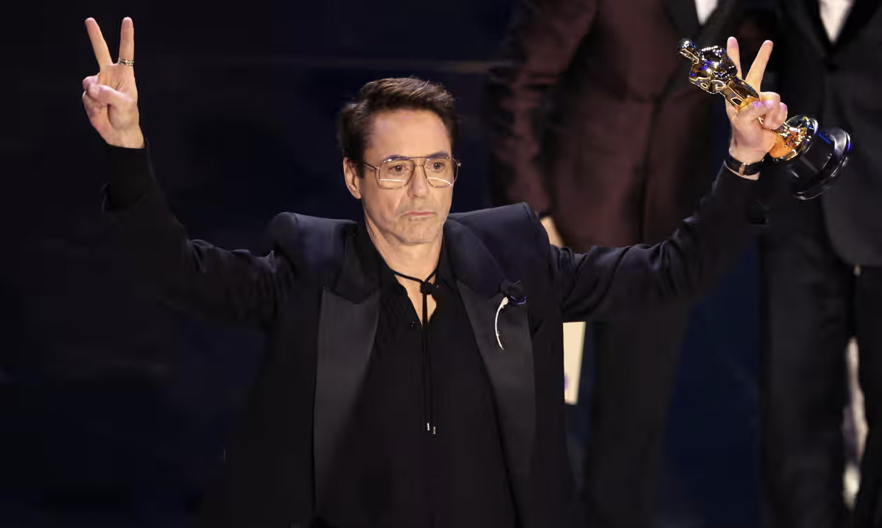 Robert Downey Jr. receives his first ever Oscar
