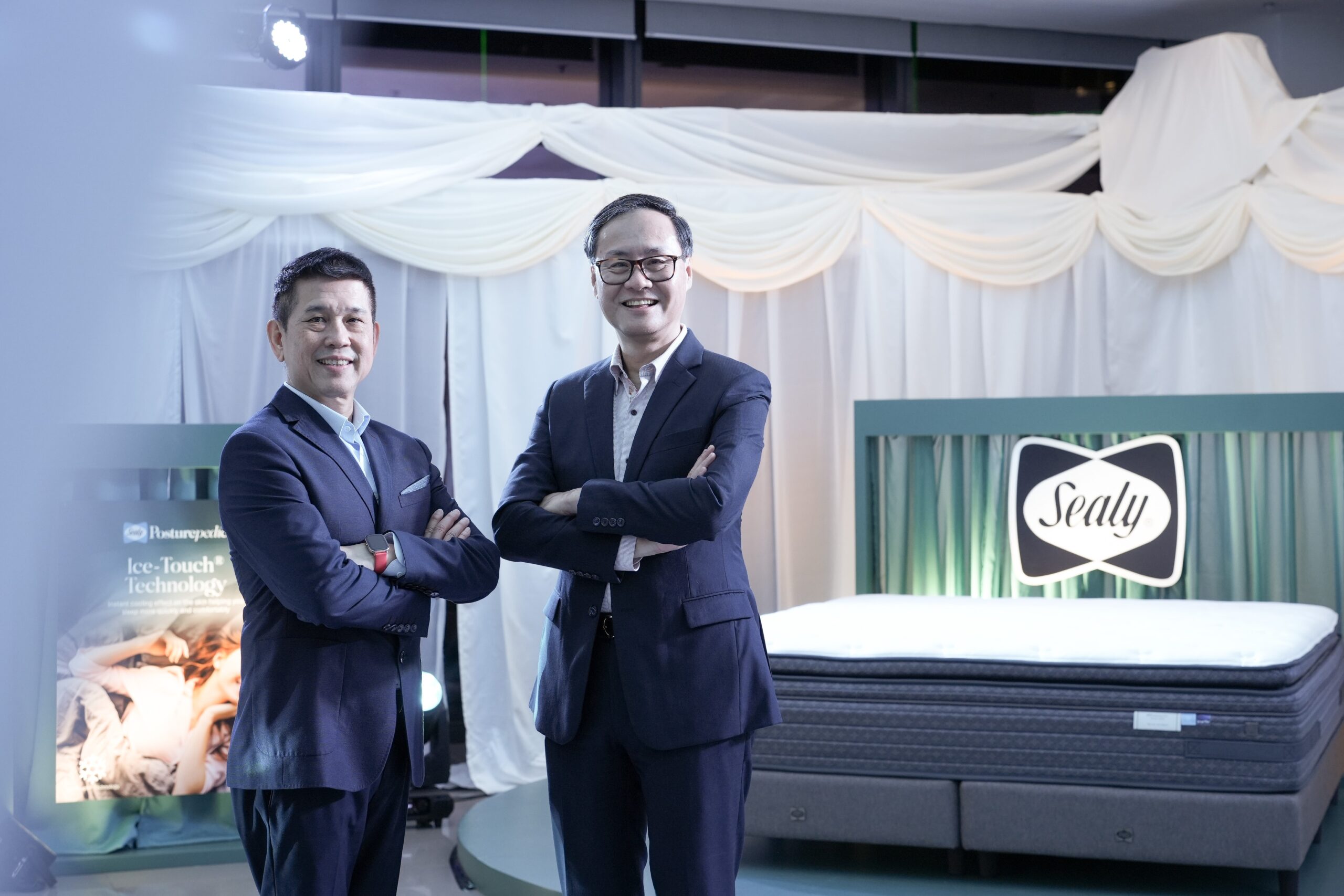 From left to right: Dennis Tan Head of Regional Sales & Hospitality of Sealy Asia (SG) Pte Ltd, Chee Yan Lee, Director and General Manager of Sealy Asia