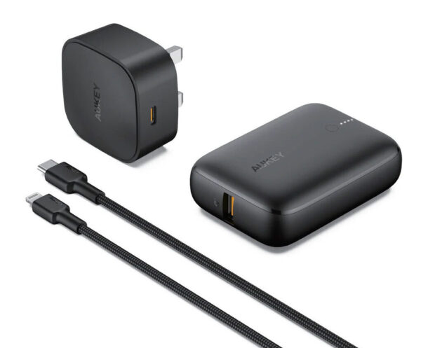 AUKEY TK-2 On-The-Go Bundle 10000mah Powerbank, Lightning Cables, Wall Charger for Apple Black (P3,349)