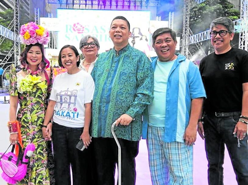 Mayor Abby Binay with judges Sea Princess, Maribeth Bichara, Eric Pineda, Roobak Valle, Andrew Ferraris