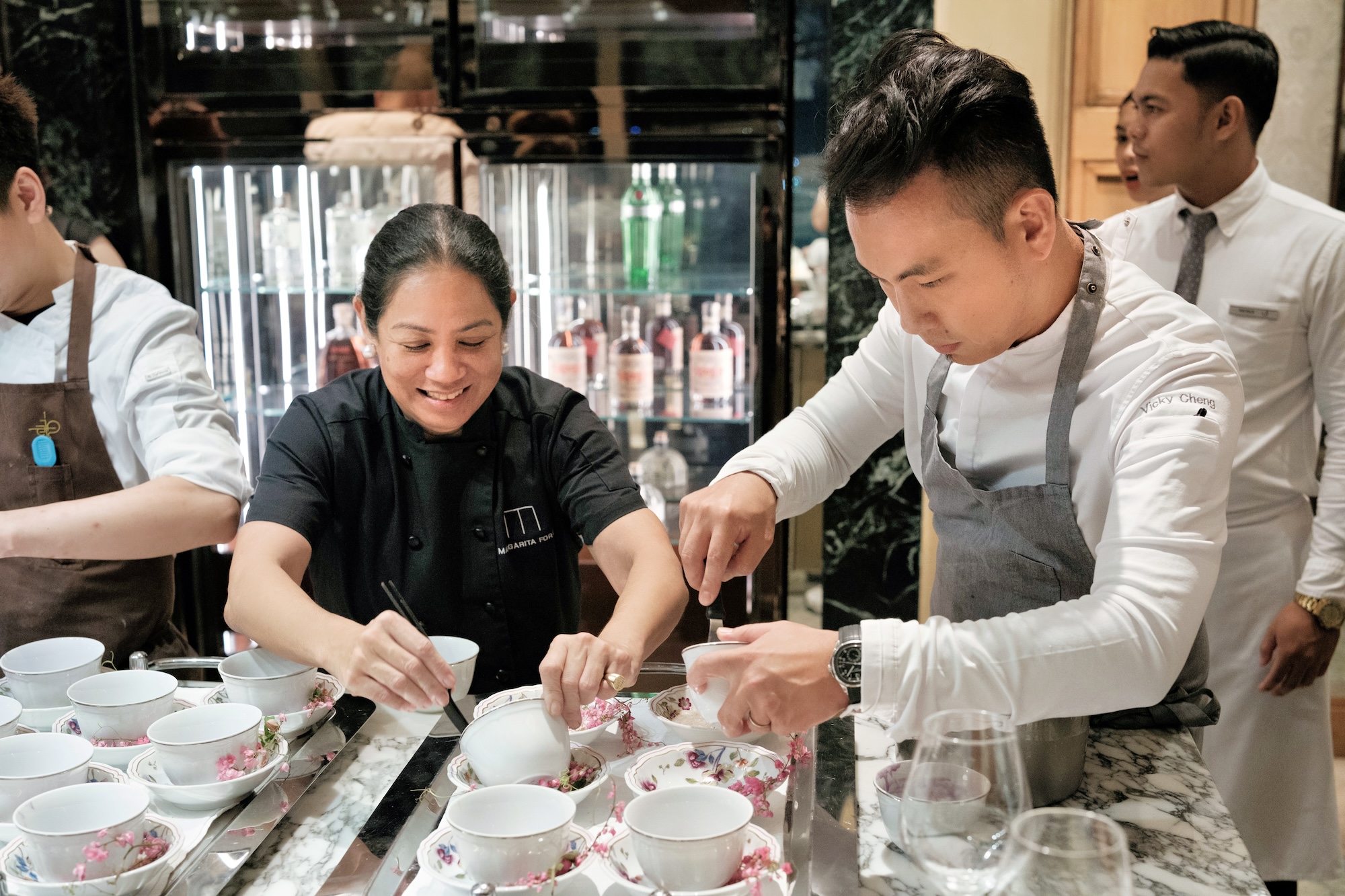 Chefs at work: Showing how a four-hands dinner truly operates