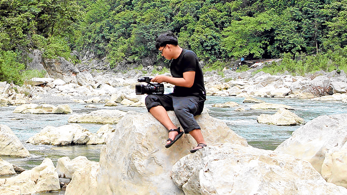 Vien Valencia doing research in Tanay, Riza