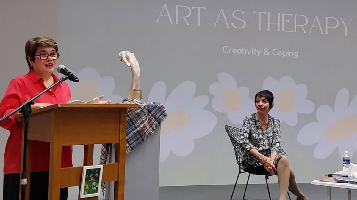 Cathy Sanchez Babao (left) and art professor Yasmin Almonte at the “Ningning sa Dilim” sym- posium. —ALMA CRUZ MICLAT