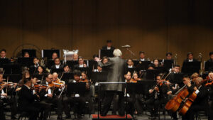 PPO performs with violinist Shlomo Mintz under the baton of Maestro Grzegorz Nowak. —PHOTOS BY ORLY DAQUIPIL/CONTRIBUTOR