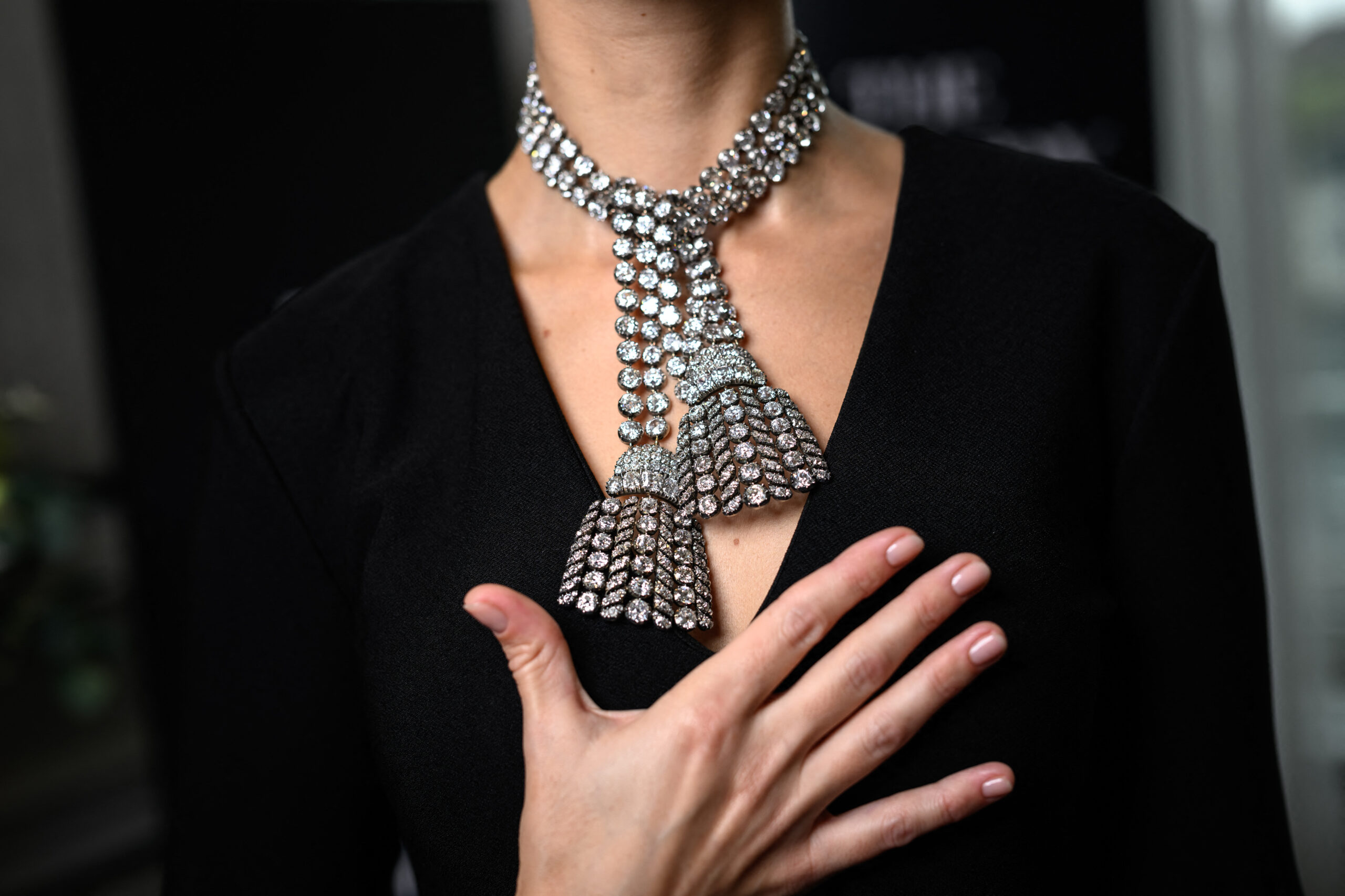 Mysterious diamond-laden necklace fetches $4.8 mn in Geneva auction