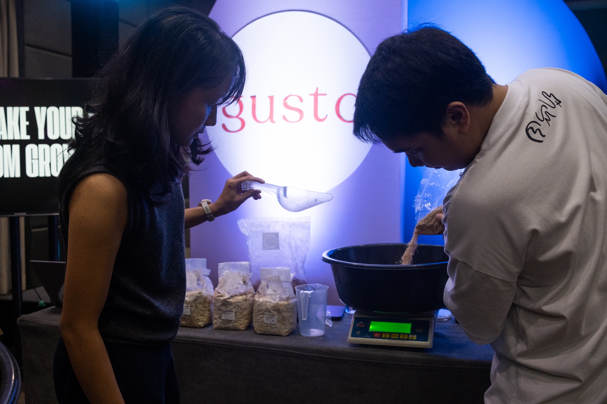 Roomi Mushrooms founder Djonas Morales holds a mushroom cultivation workshop for workshop attendees