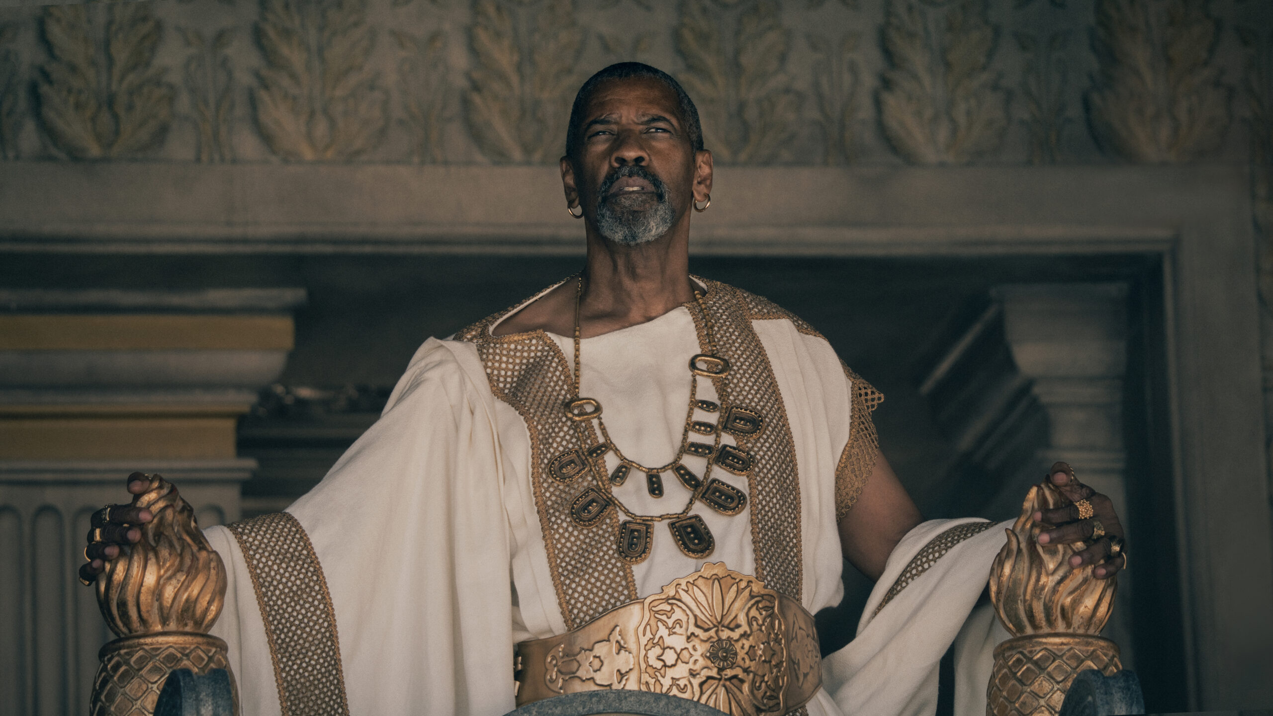 Denzel Washington plays Macrinus