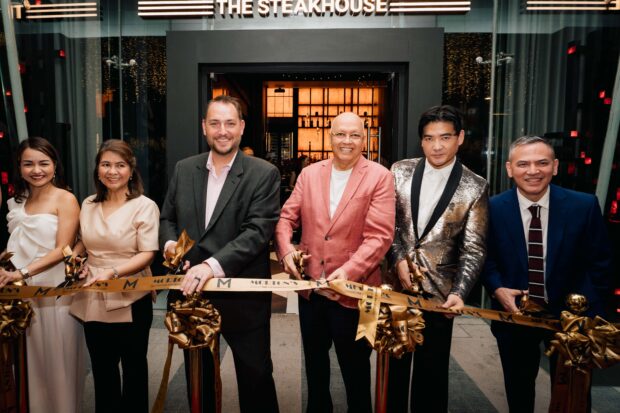 Ribbon-cutting Morton's The Steakhouse copy 2 (1)