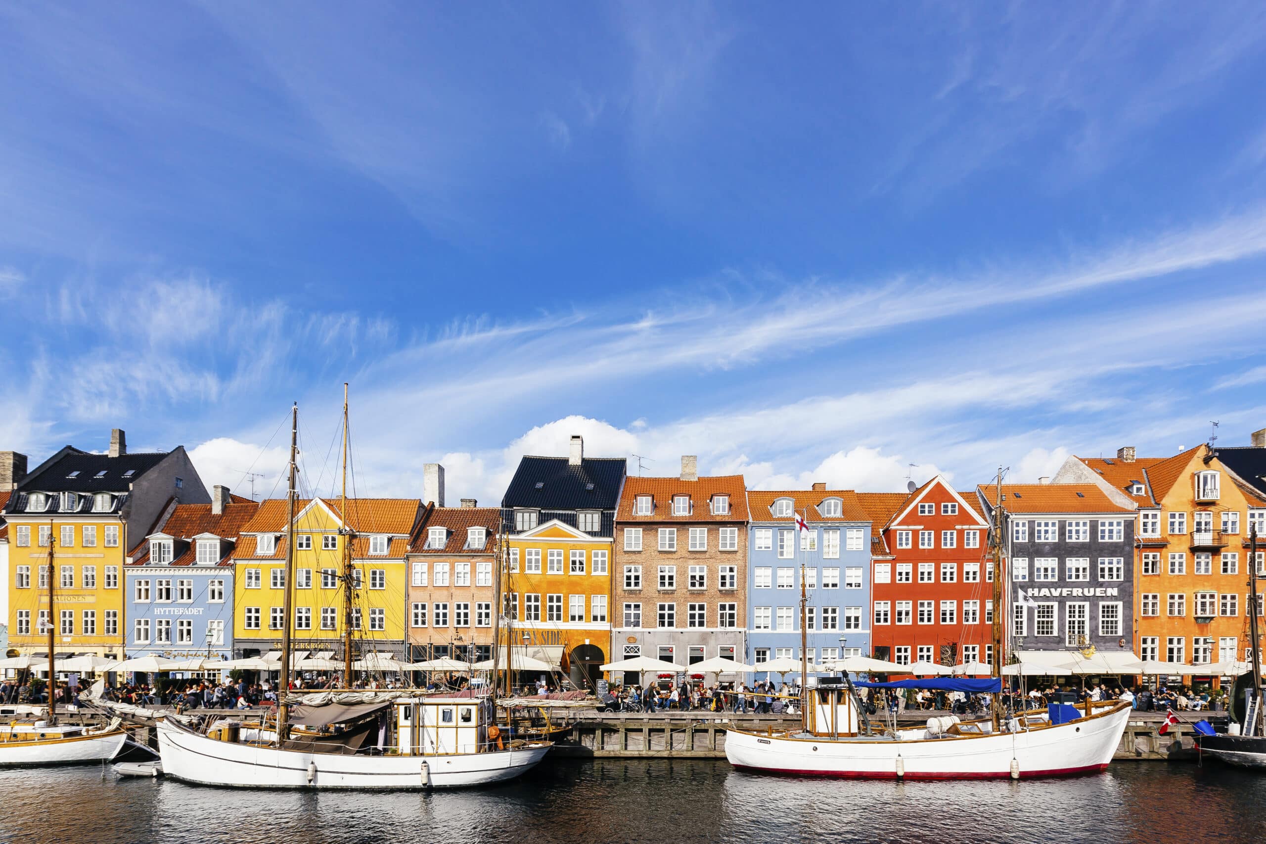 Ang daungan ng Nyhavn sa Copenhagen, Denmark