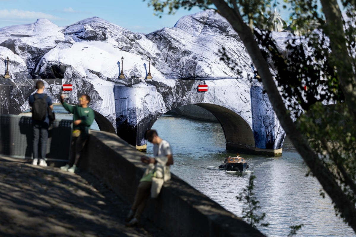 French Banksy' and Daft Punk star turn Paris bridge into Alpine