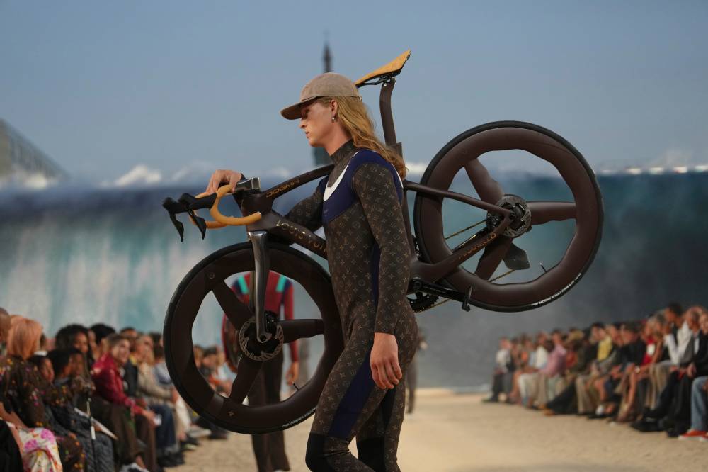 Paris Fashion Louis Vuitton Mens S/S 27
