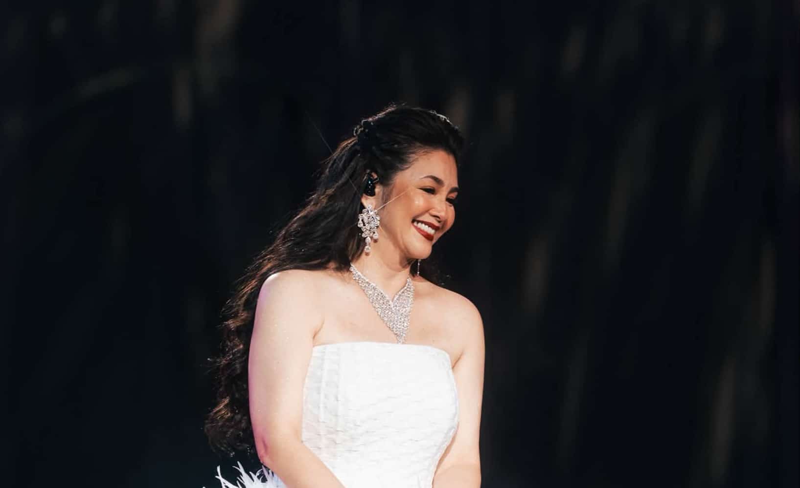 Here she is now, Regine Velasquez